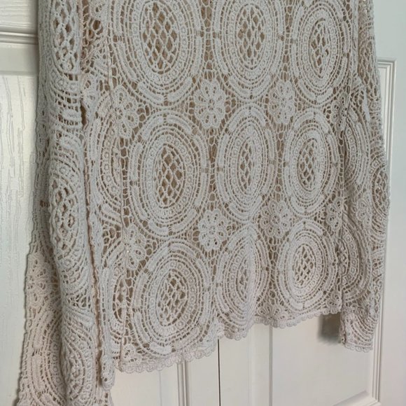 Solitaire Long Sleeved Open Weave Crocheted Lace Top-Size S - Picture 5 of 9